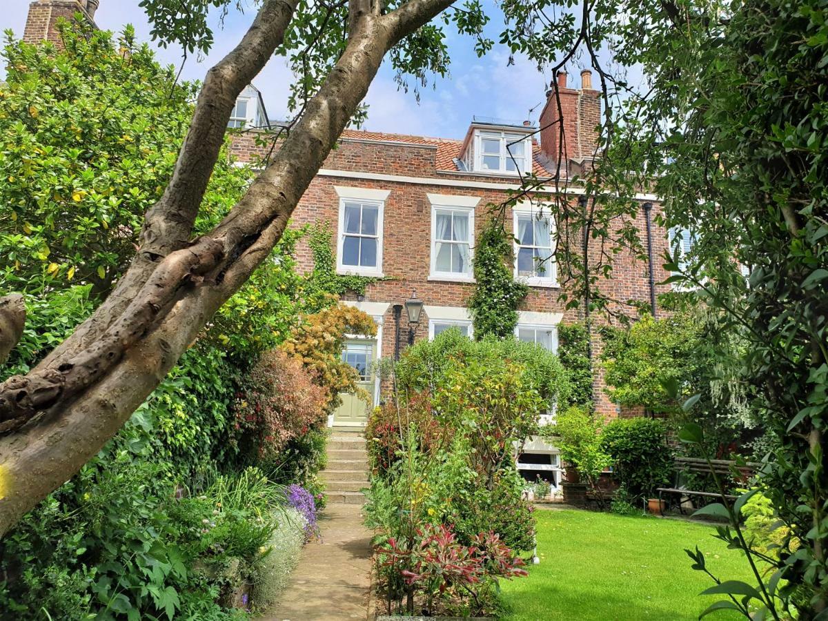 Bed and Breakfast Saint Hilda'S House Whitby Esterno foto